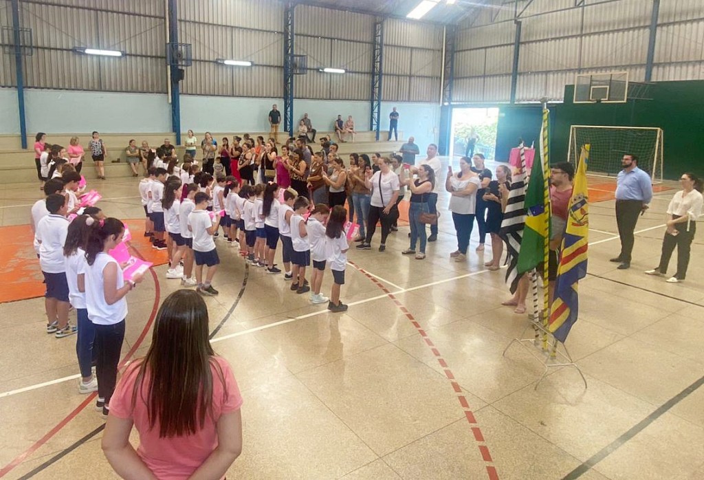 Alunos celebram Outubro Rosa no ‘Encontro de Vivência’ do Colégio Catanduva 