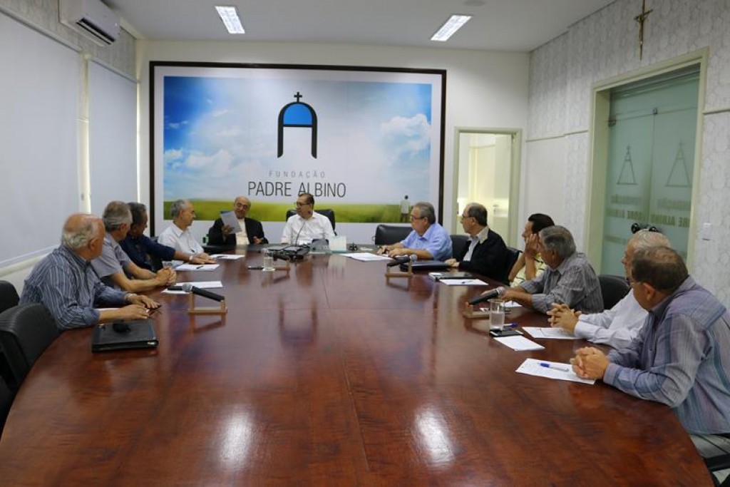 Administrador apostólico da Diocese visita a Fundação