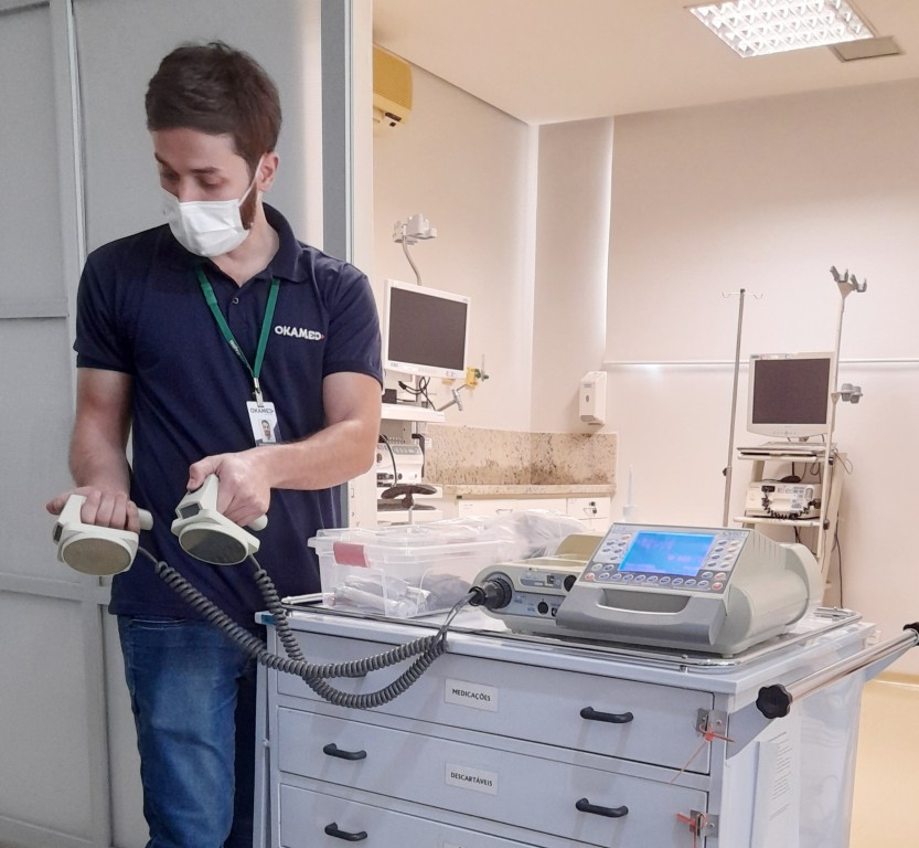 AME Catanduva realiza treinamento sobre equipamento Cardioversor para equipe de enfermagem