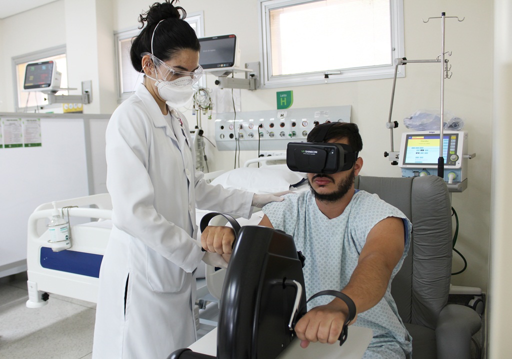 Realidade virtual é usada na reabilitação de pacientes no HPA e HEC