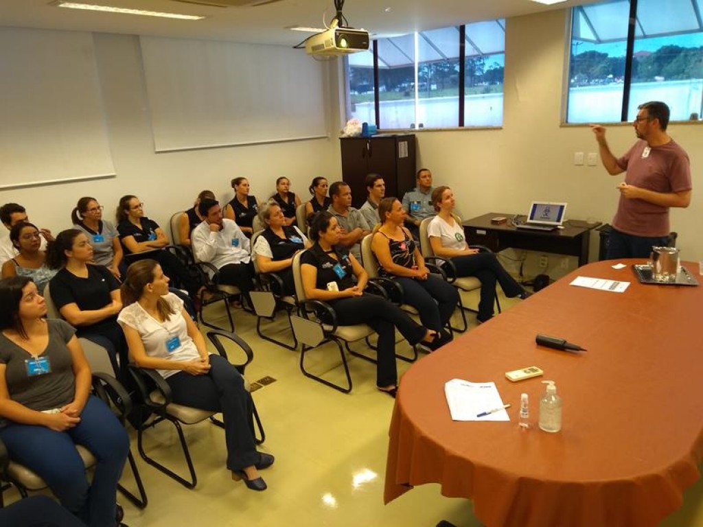 AME promove treinamentos sobre biossegurança e lavagem das mãos