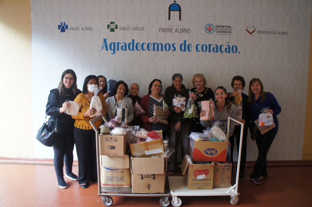 Doação de mais de 220 peças de trabalhos artesanais ao Hospital de Câncer de Catanduva
