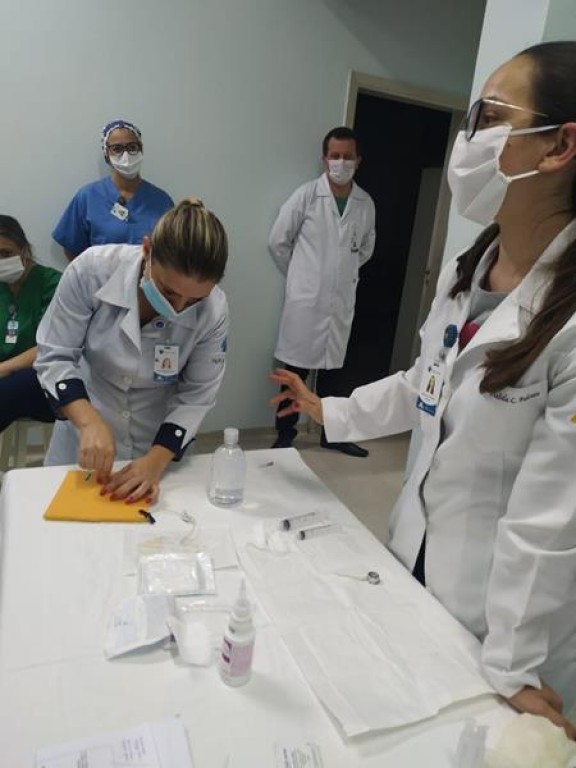 Enfermagem do HPA recebe treinamento sobre cateter ‘port-a-cath’