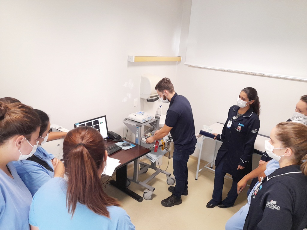 Equipe do AME Catanduva recebe treinamento para operação de eletrocardiógrafos