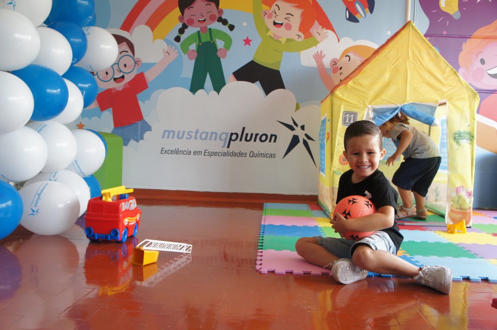 Pacientes pediátricos do HEC ganham Espaço da Criança Mustang Pluron