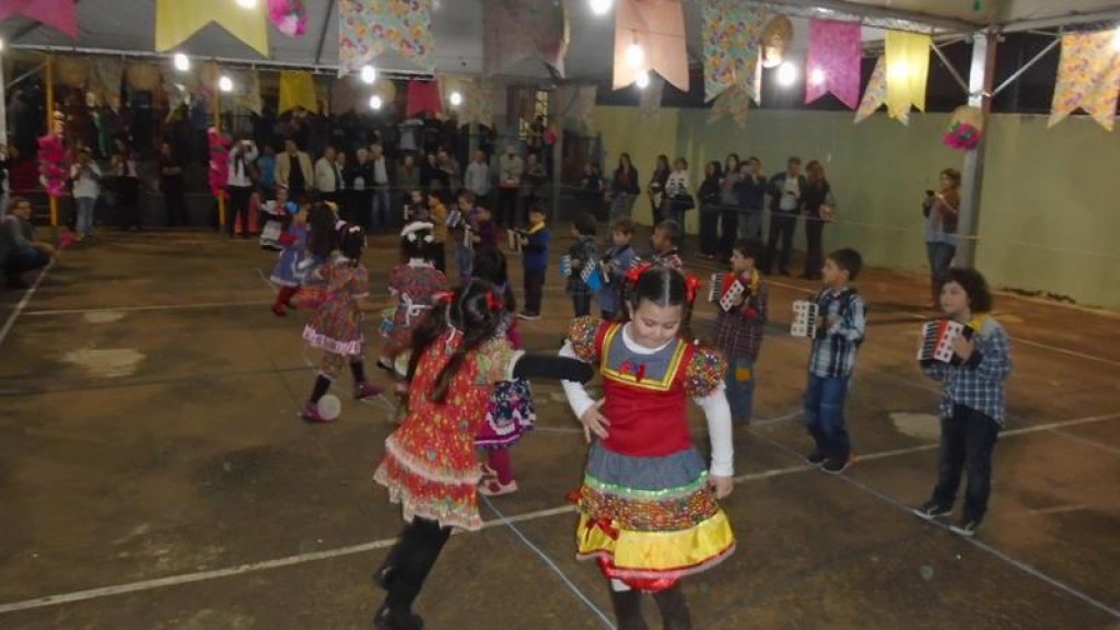 Colégio Catanduva realiza tradicional festa junina