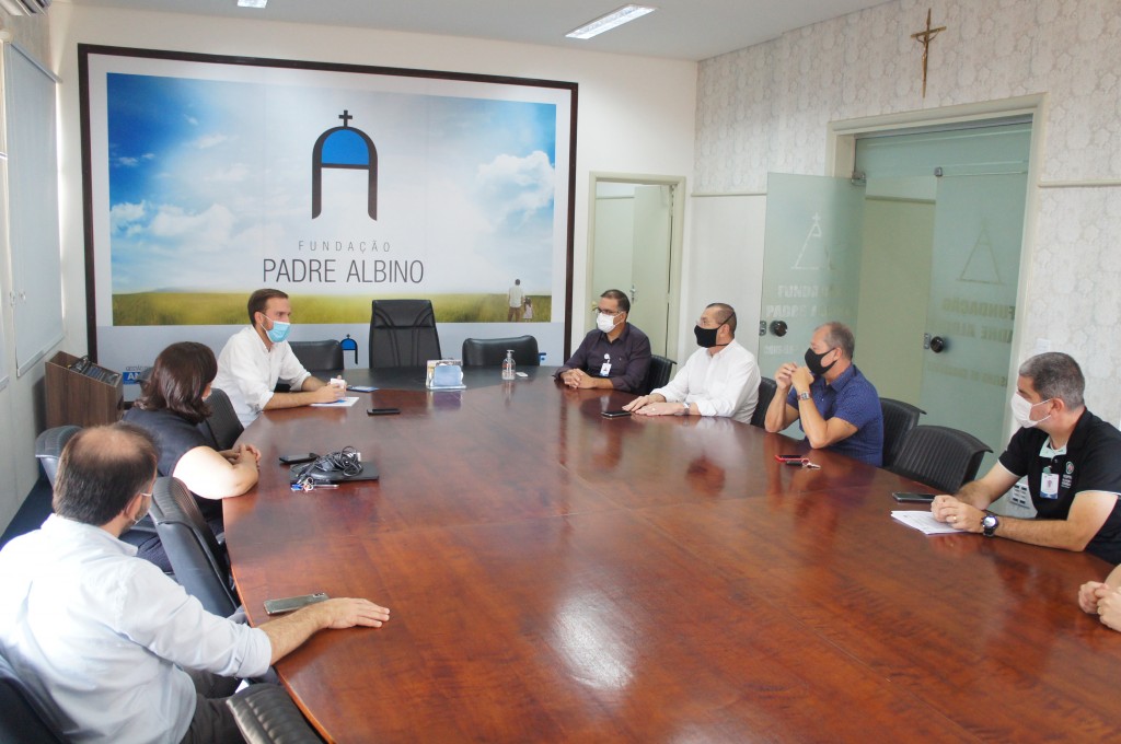 Deputado Vinicius Poit visita o HCC 