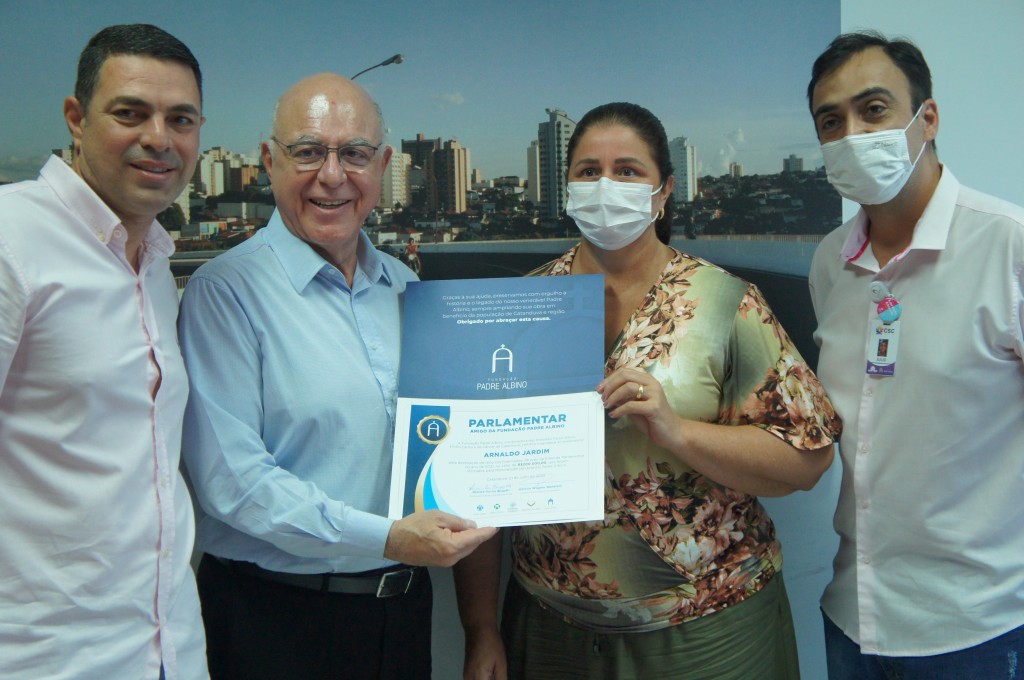 Arnaldo Jardim visita Catanduva e recebe certificado  