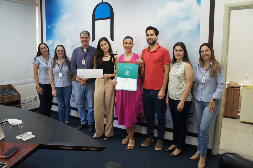 Piuka doa ao HCC R$ 20 mil arrecadados em campanha de semijoias