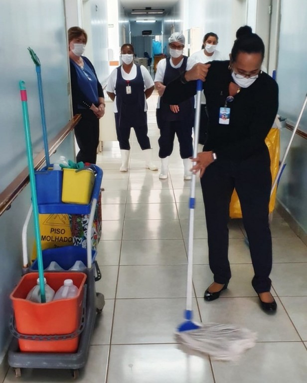 Recanto Monsenhor Albino promove treinamento em rotinas de limpeza com colaboradores