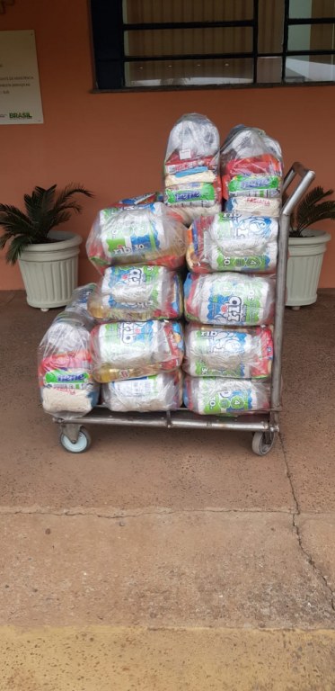 Recanto recebe 20 cestas básicas 