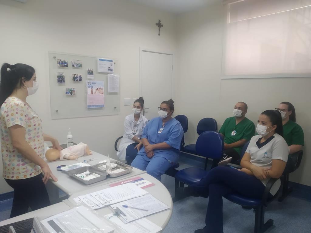 Treinamento para equipes de enfermagem do HPA