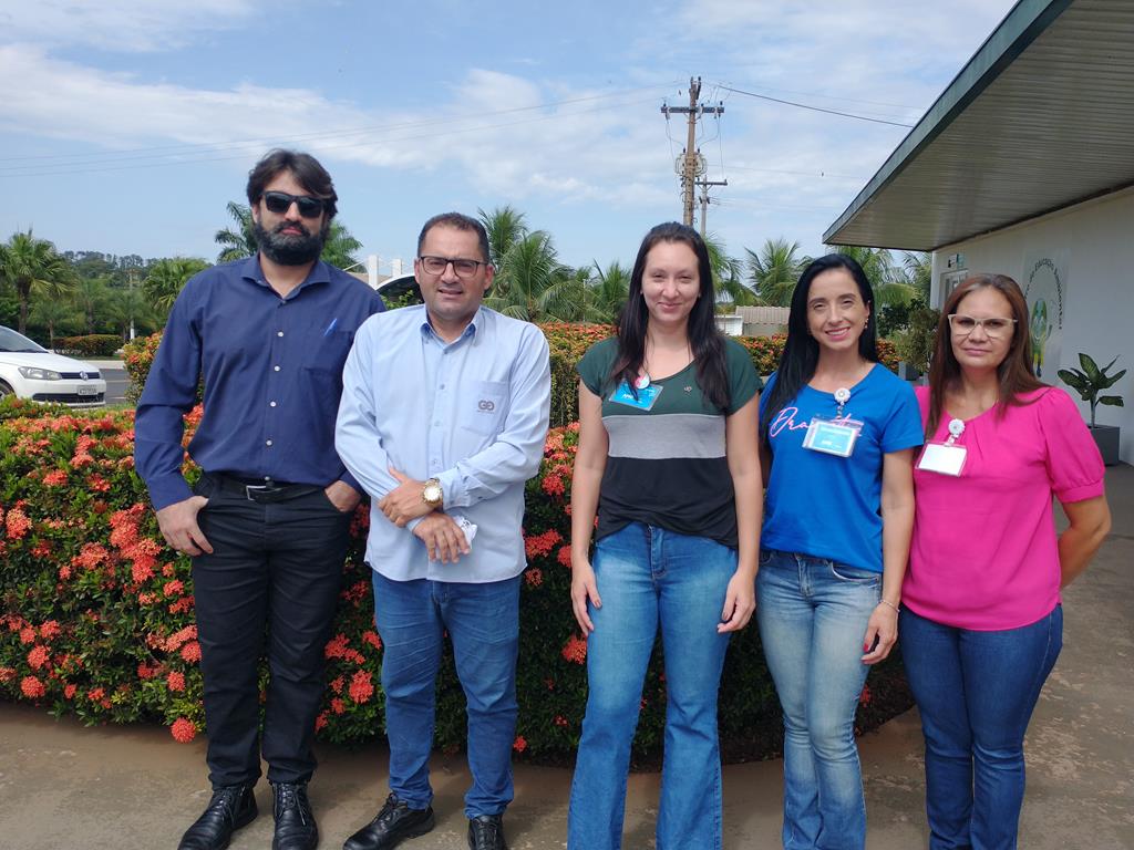 Funcionários do AME Catanduva visitam a Constroeste