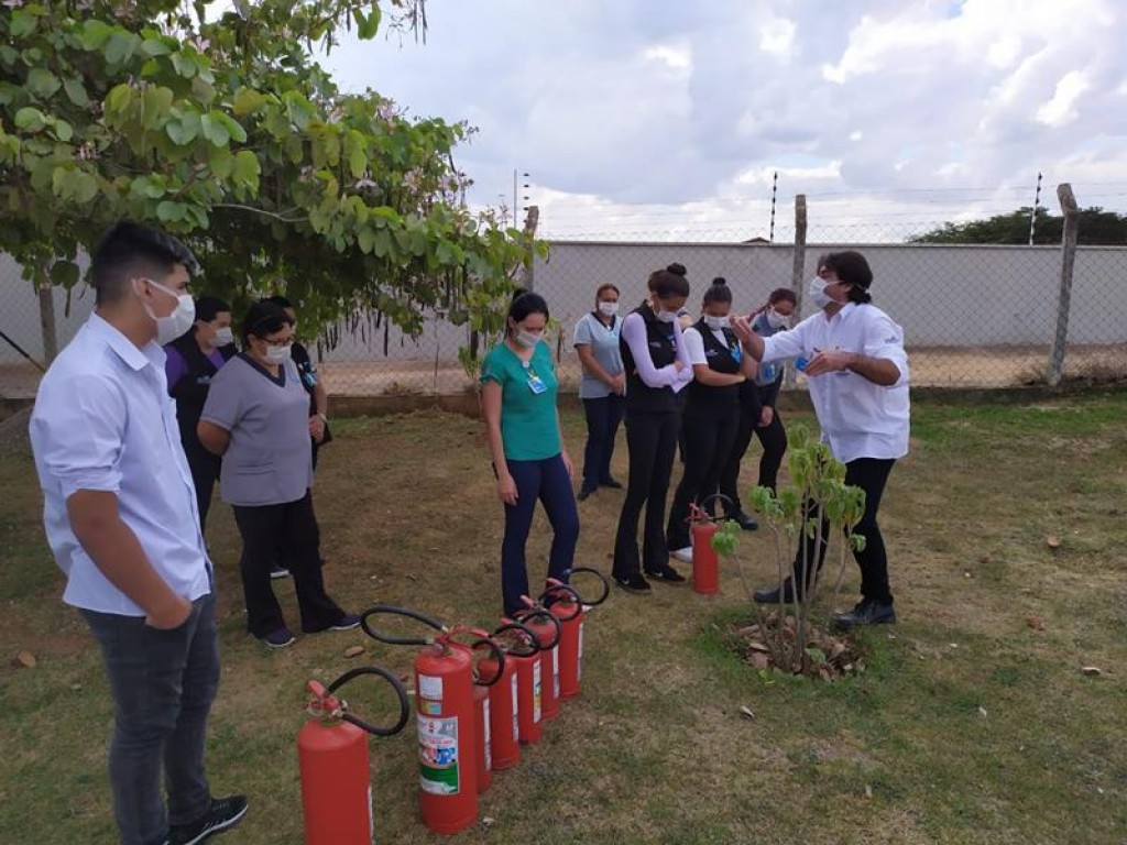 Brigada de Incêndio do AME passa por treinamento