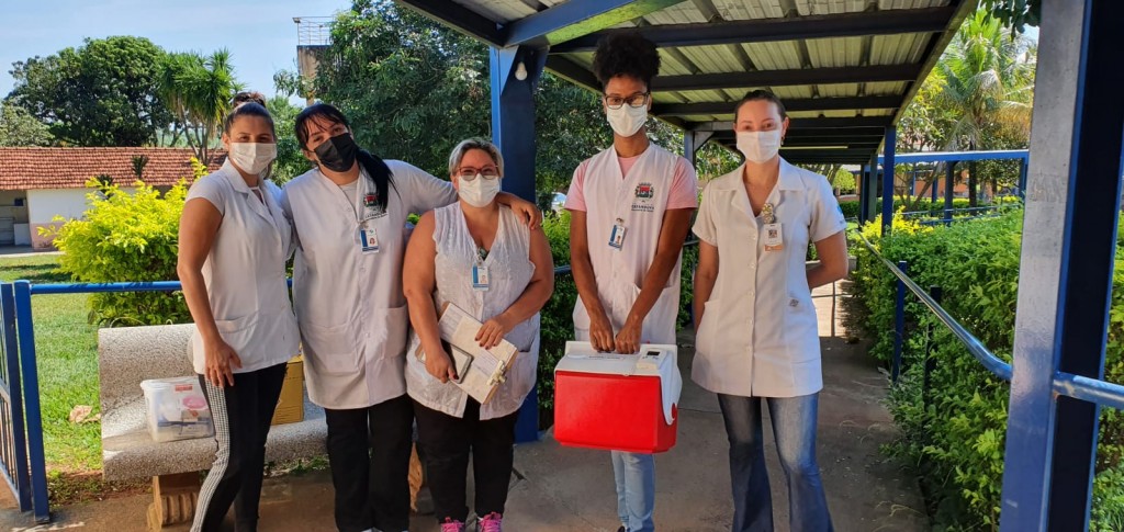 Idosos do Recanto Monsenhor Albino recebem vacinas