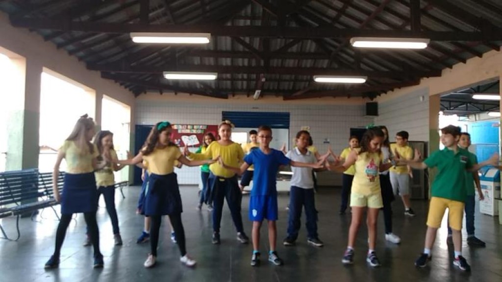 Alunos do 4º ano do Ensino Fundamental realizam atividade sobre 7 de setembro