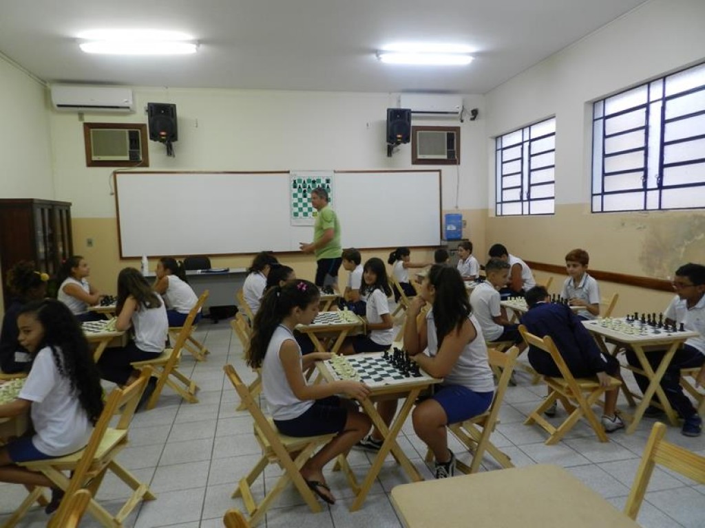 Colégio Catanduva oferece aula de xadrez para alunos do Ensino Fundamental