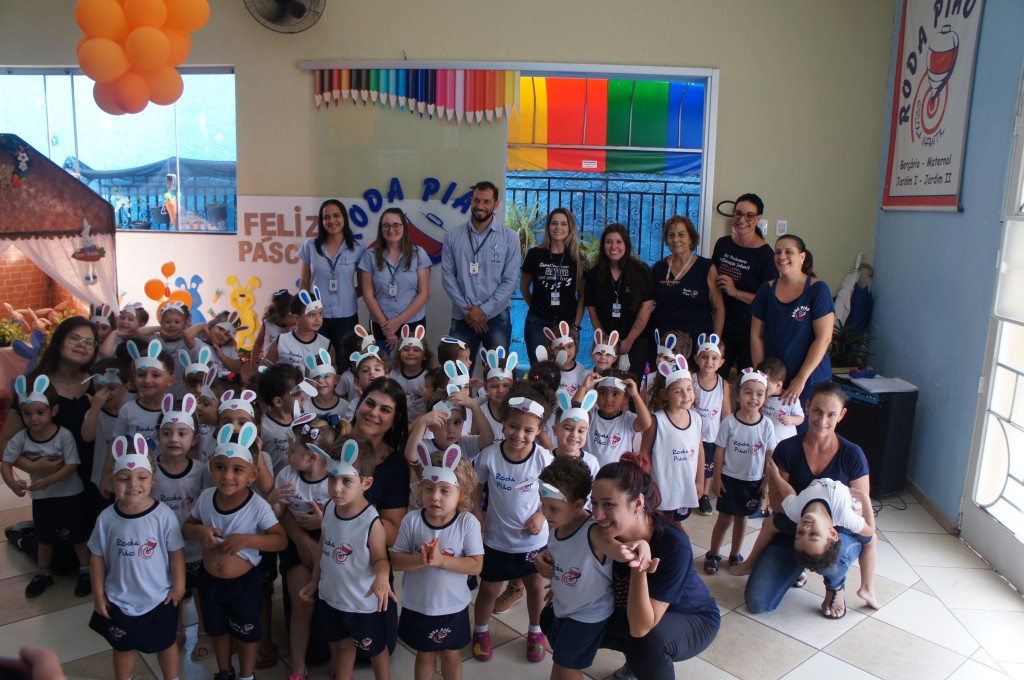 Pacientes ganham chocolates da escola Roda Pião