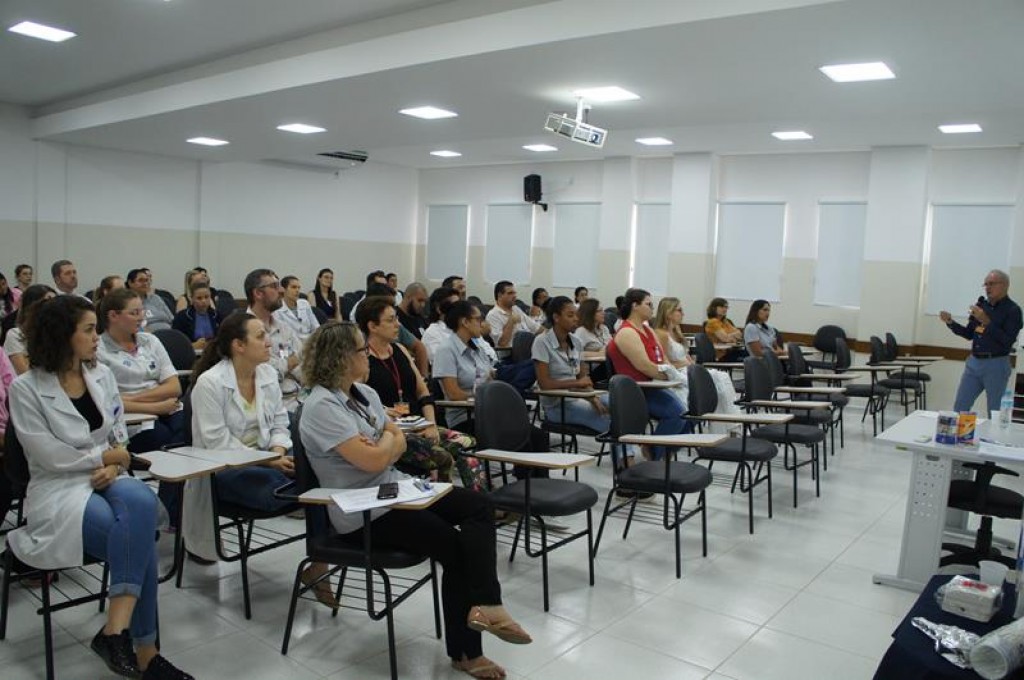 Colaboradores participam de treinamento de liderança  