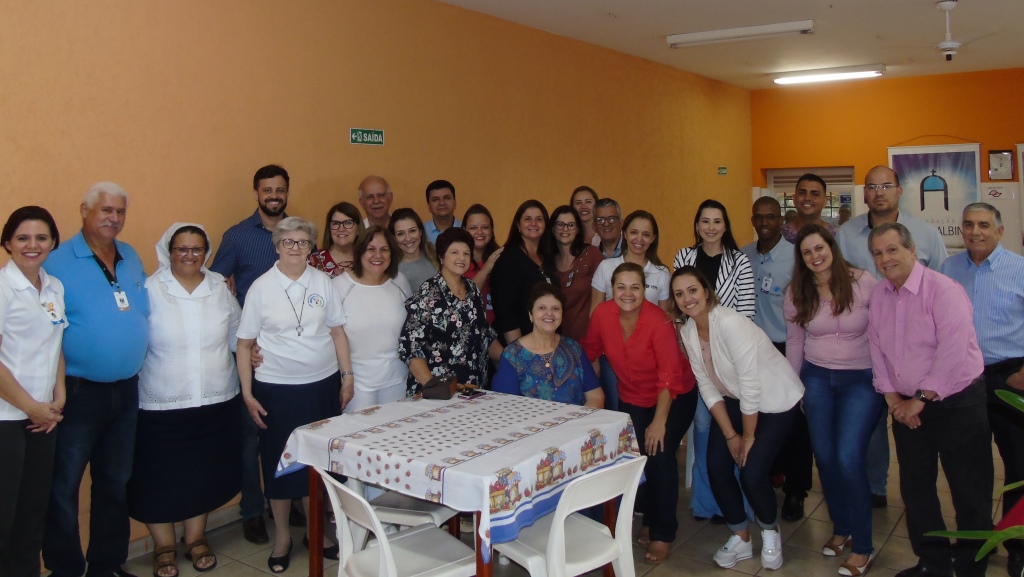 Recanto promove chá da tarde para benfeitores