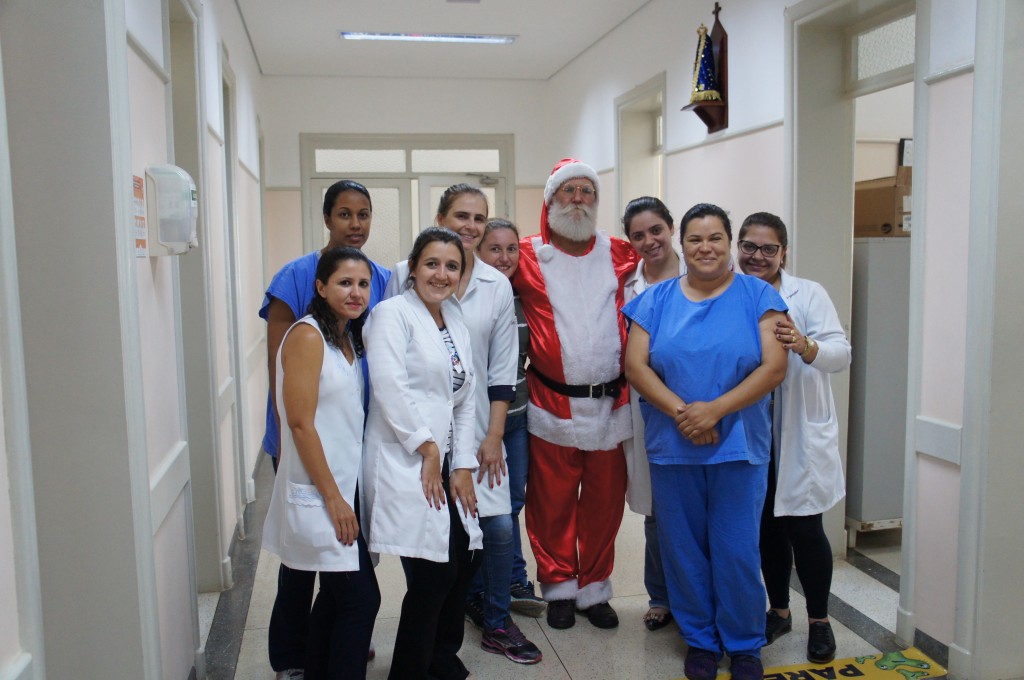 Ex-paciente é Papai Noel por um dia e leva a magia do Natal para o HCC