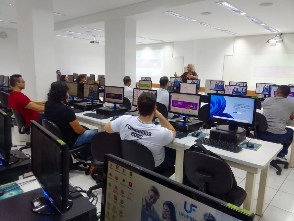 Professores do Colégio Catanduva realizam treinamento  sobre a nova da plataforma do Sistema Maxi de Ensino   