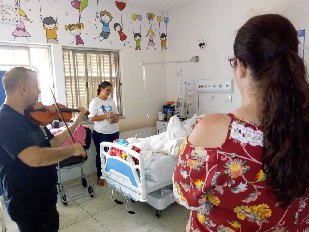 Grupo de Trabalho de Humanização realiza ação de natal nos hospitais