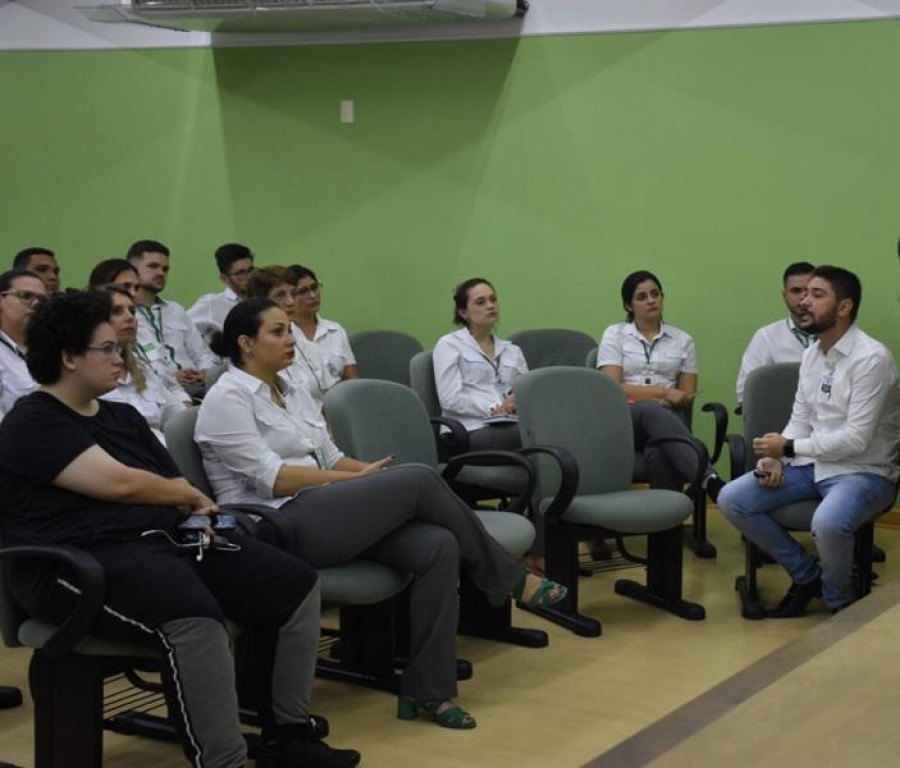 Membro do NEP da Fundação palestra sobre o Dia da Visibilidade Trans