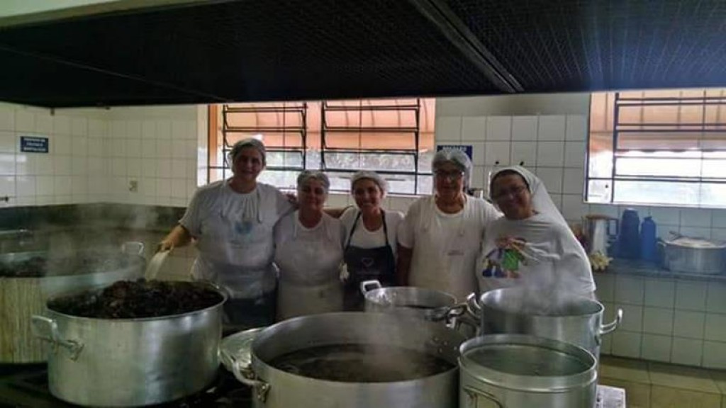 Feijoada drive-thru do Recanto foi um sucesso