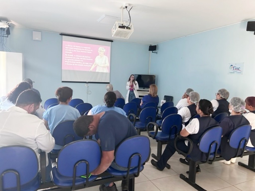 Palestra sobre nutrição e câncer integra ações do Outubro Rosa no Recanto Monsenhor Albino