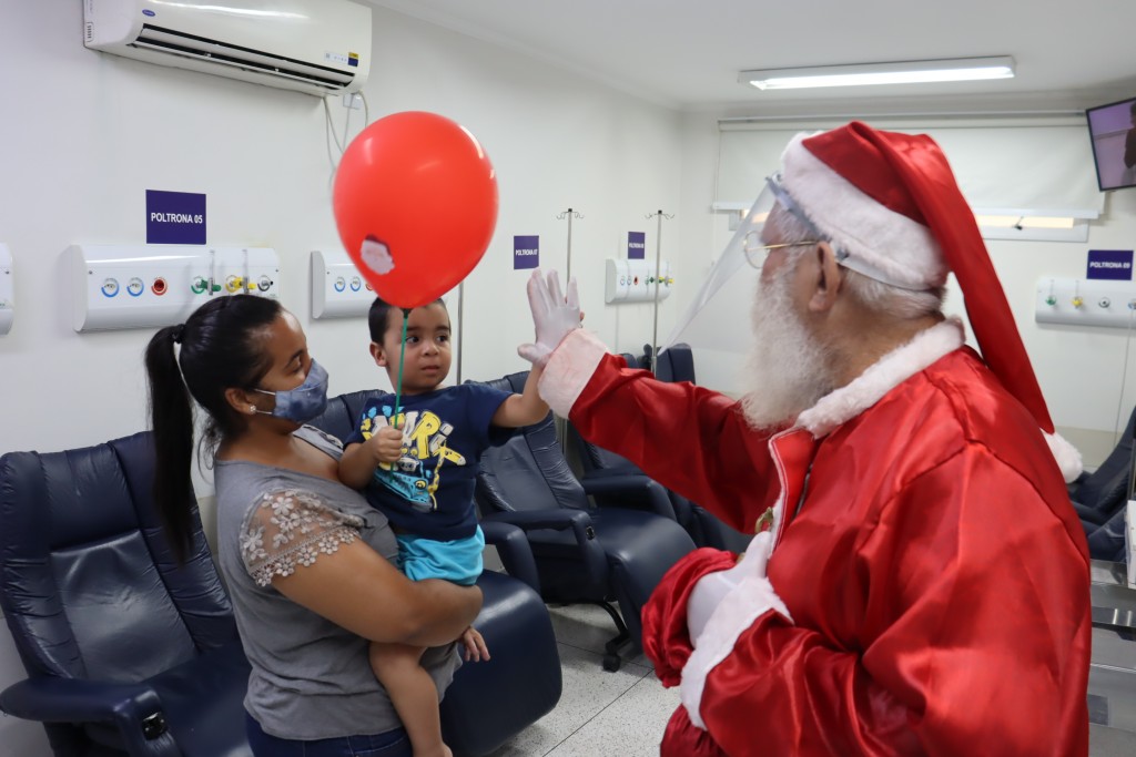 Hospital Padre Albino realiza Cantata de Natal com Papai Noel 