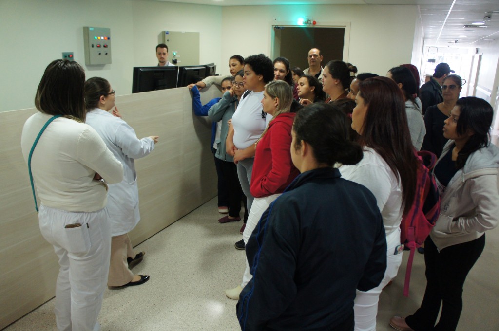 Turma do ETEC visita Radioterapia/HCC