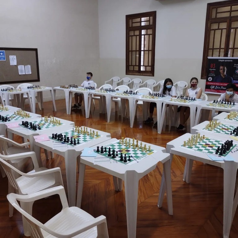 Simultânea de xadrez arrecada R$ 1.550 para o HCC 