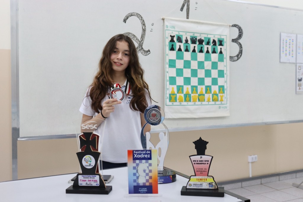 Aluna do Colégio Catanduva se destaca no xadrez