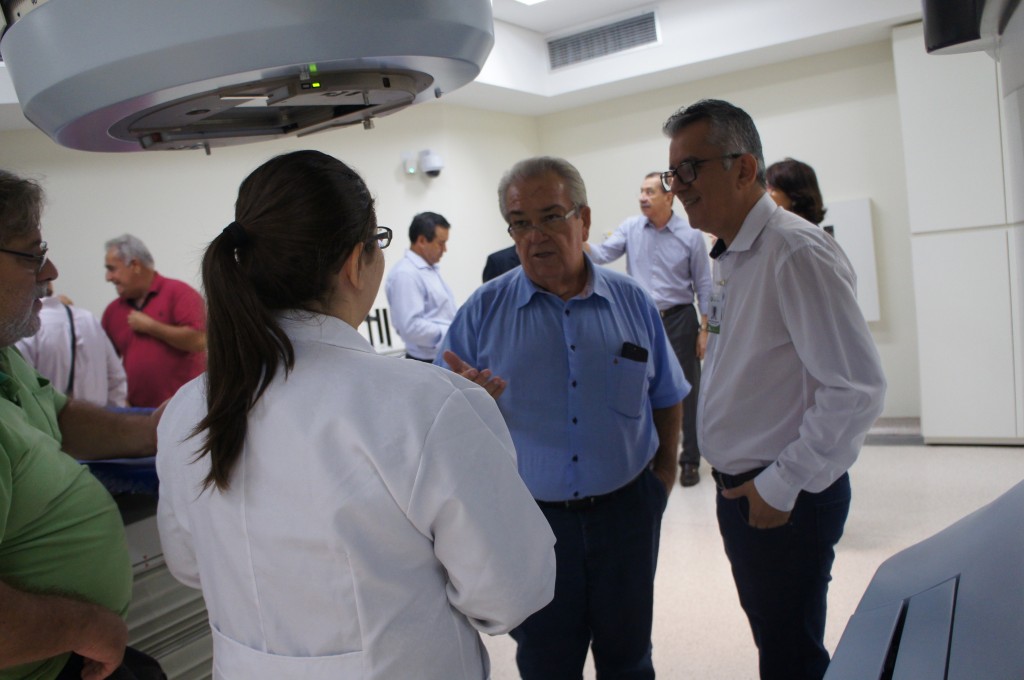 Deputada Beth Sahão visita a Radioterapia/HCC