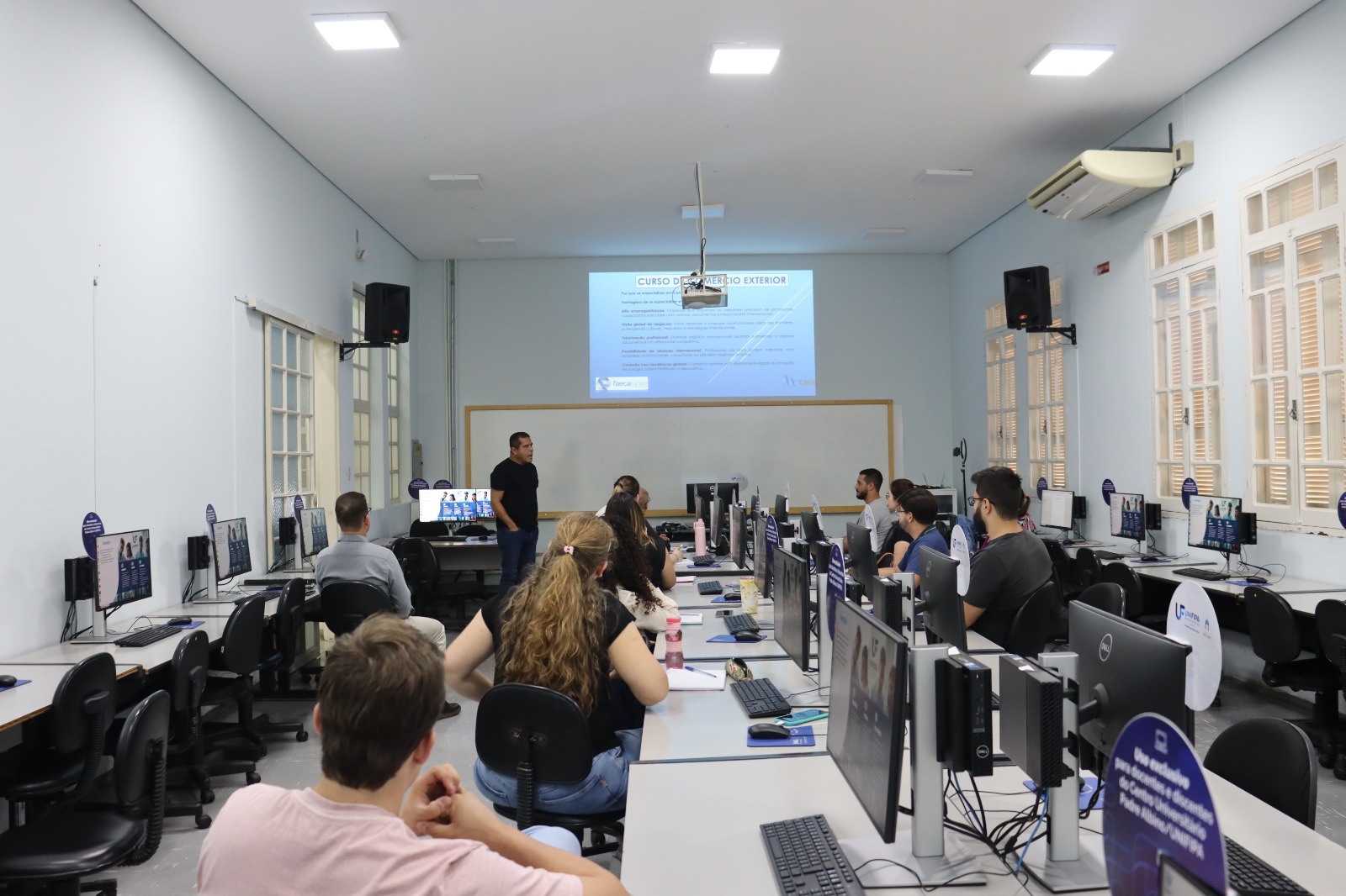 FAECA Junior da UNIFIPA inicia curso de Comércio Exterior