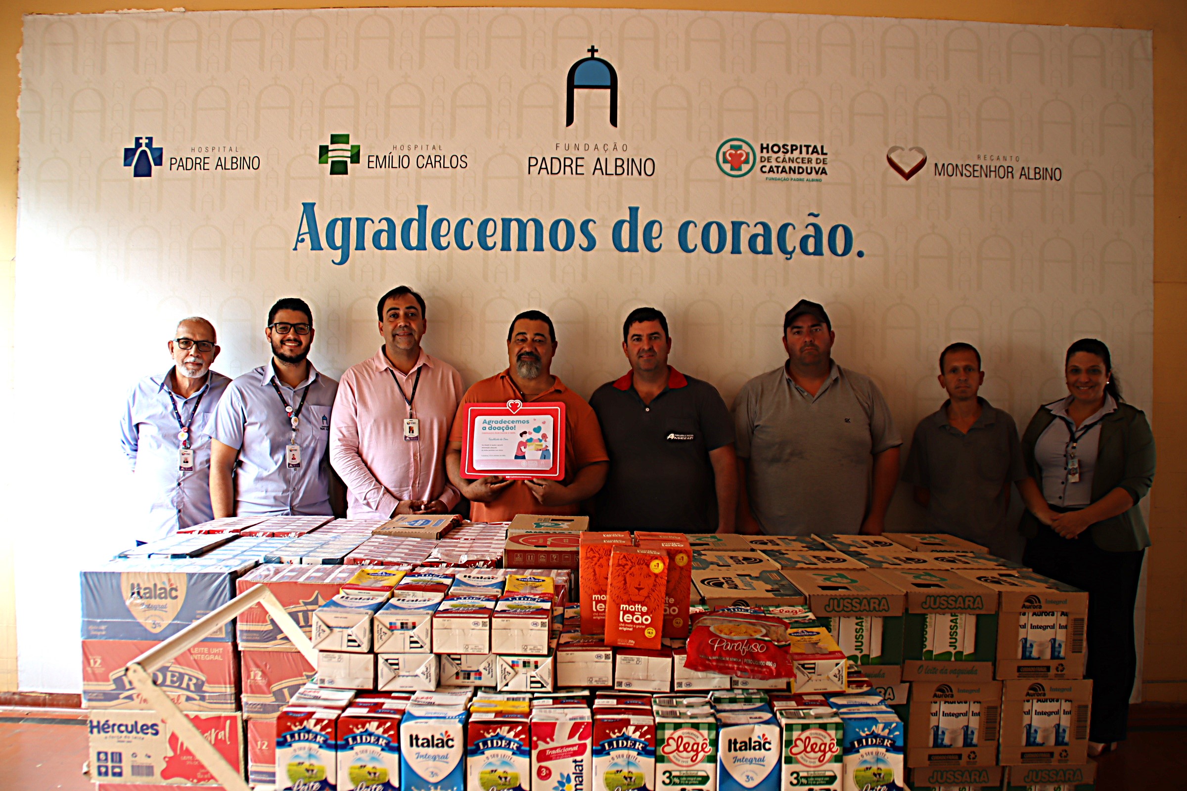 Grupo Amigos Faculdade do Bem de Tabapuã doa 1.817 caixas de leite ao HCC
