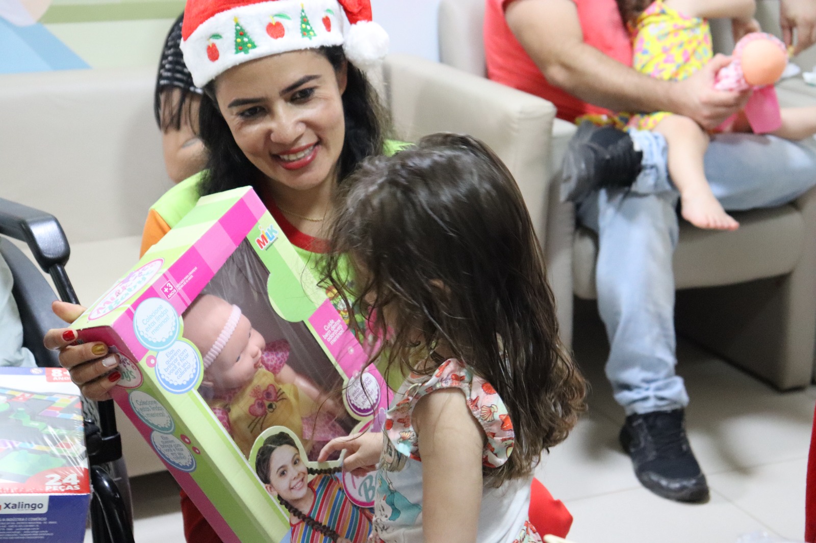 Pediatria do Hospital Padre Albino promove ação natalina para crianças internadas