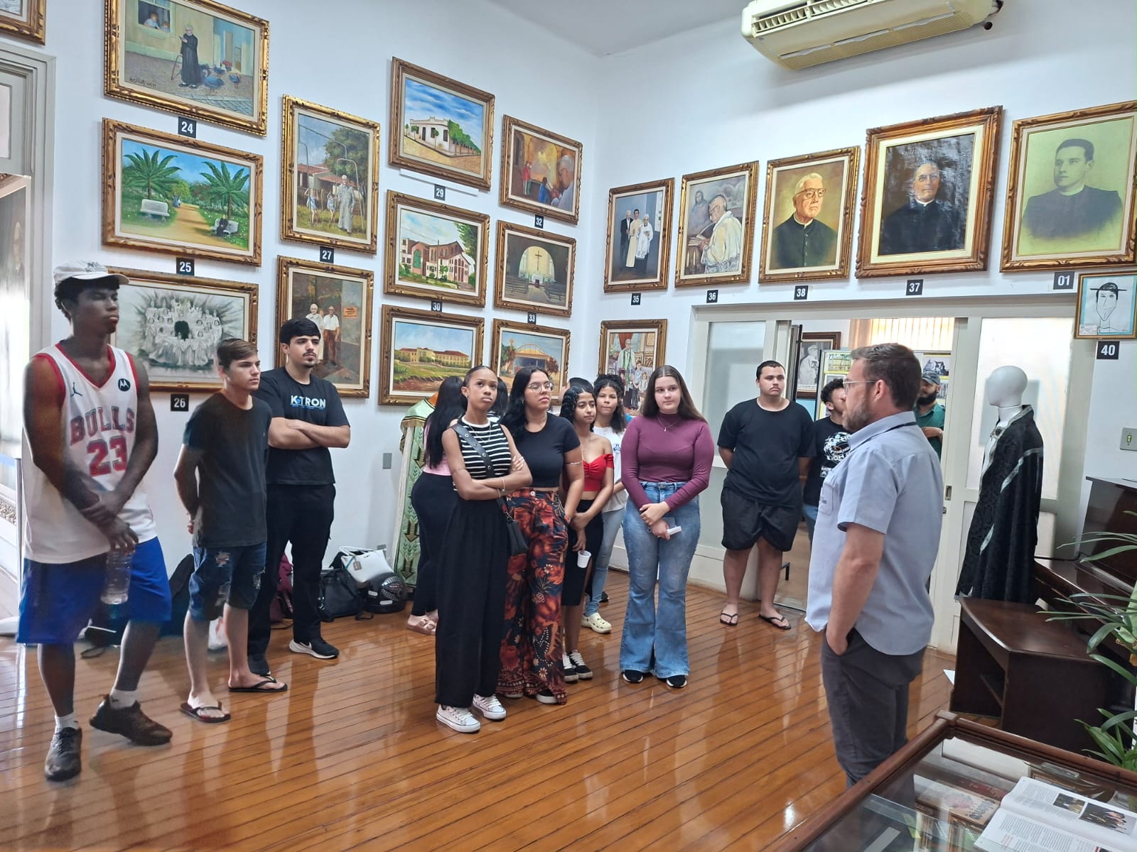 Jovens Aprendizes do SENAC Catanduva visitam o Centro Cultural e Histórico Padre Albino