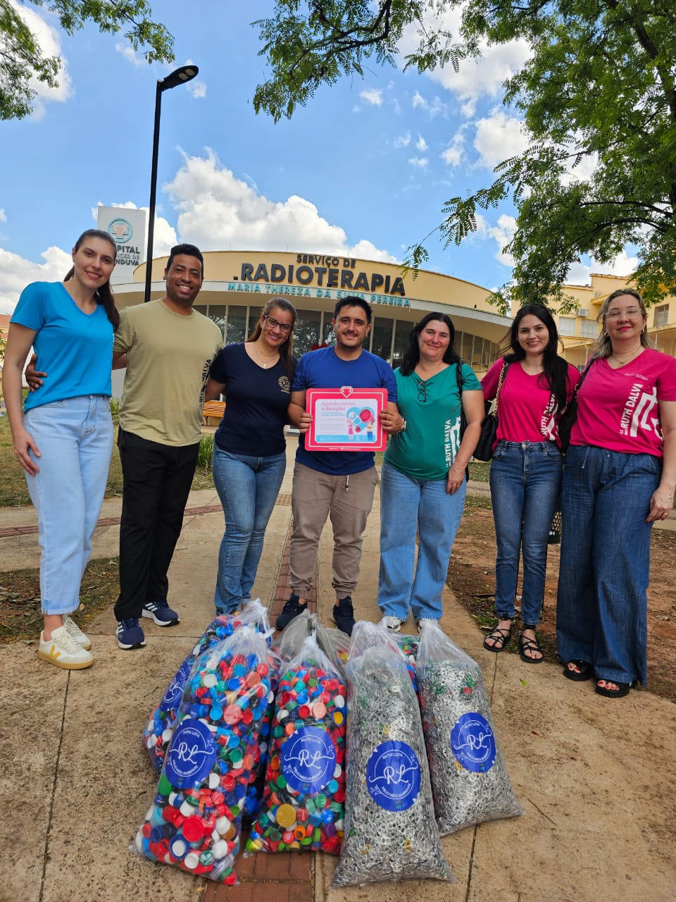 Escola Ruth Dalva Ferraz Farão entrega lacres e tampinhas ao HCC