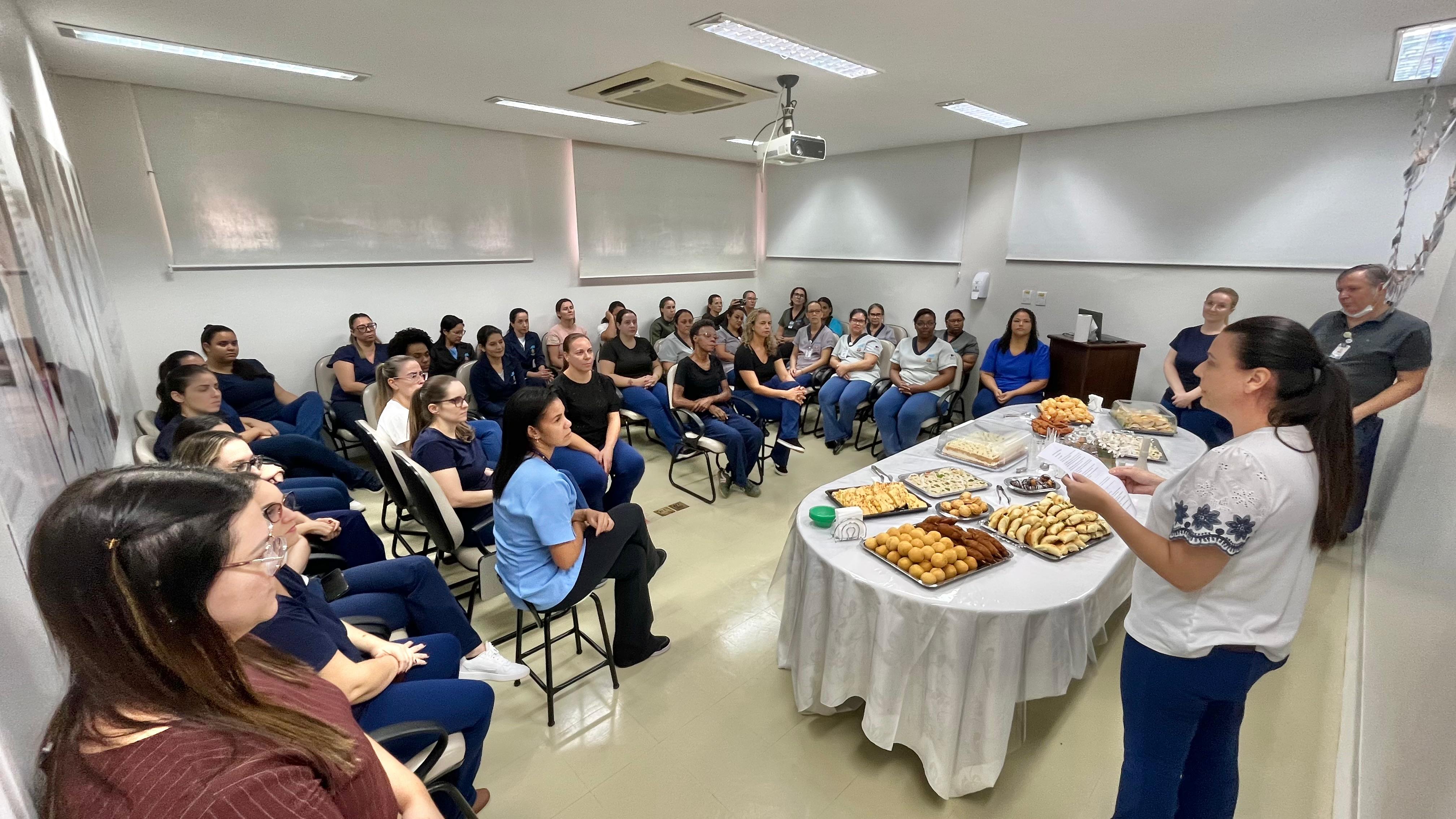 AME promove homenagem aos profissionais da Enfermagem e Higiene e Limpeza
