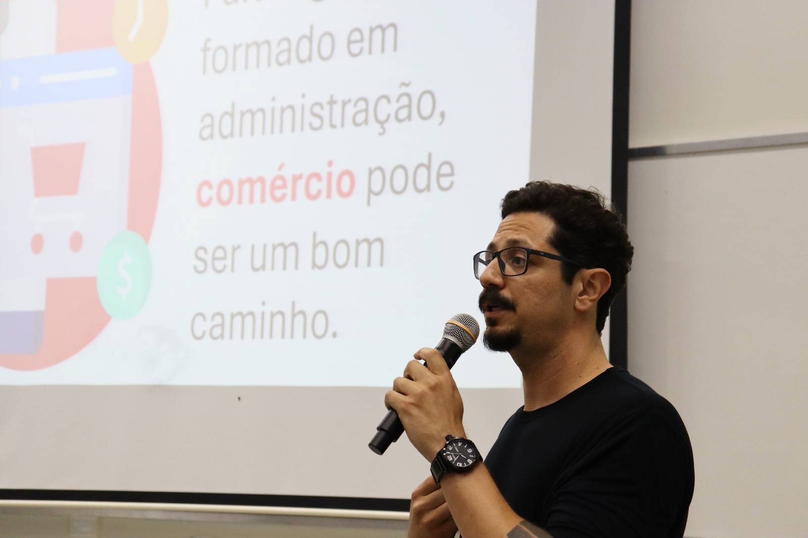 Palestra sobre Gestão de E-commerce encerra XXXIV Semana do Administrador da UNIFIPA