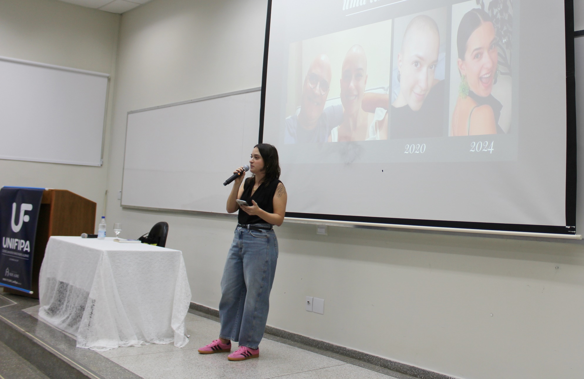 Advogada Marina Roveri Prado inspira alunos de Direito/Unifipa com palestra sobre sua trajetória