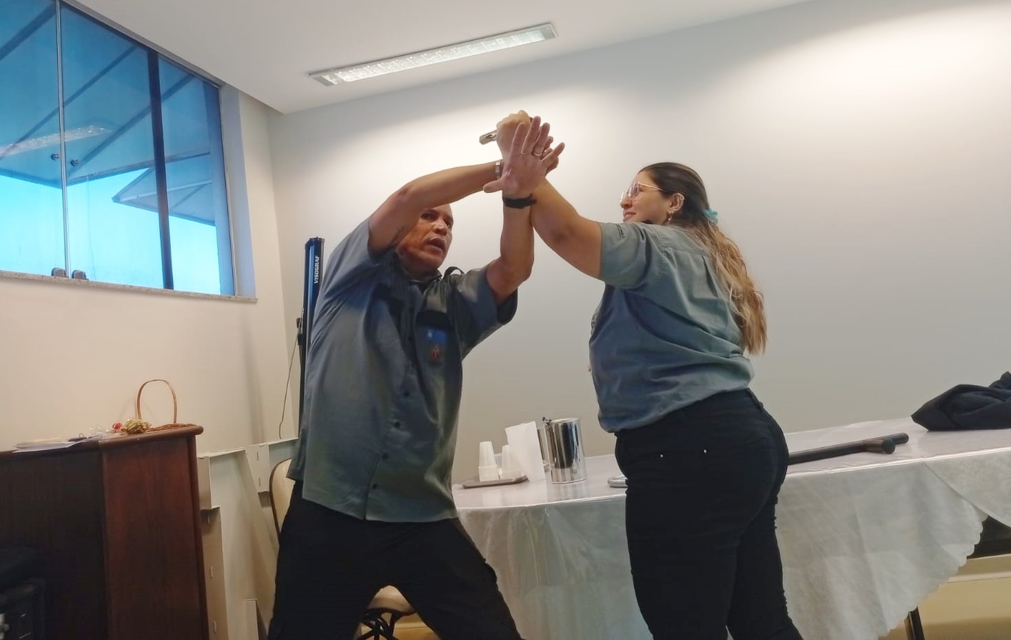 Vigilantes do AME aprendem técnicas para abordagem em situações de risco