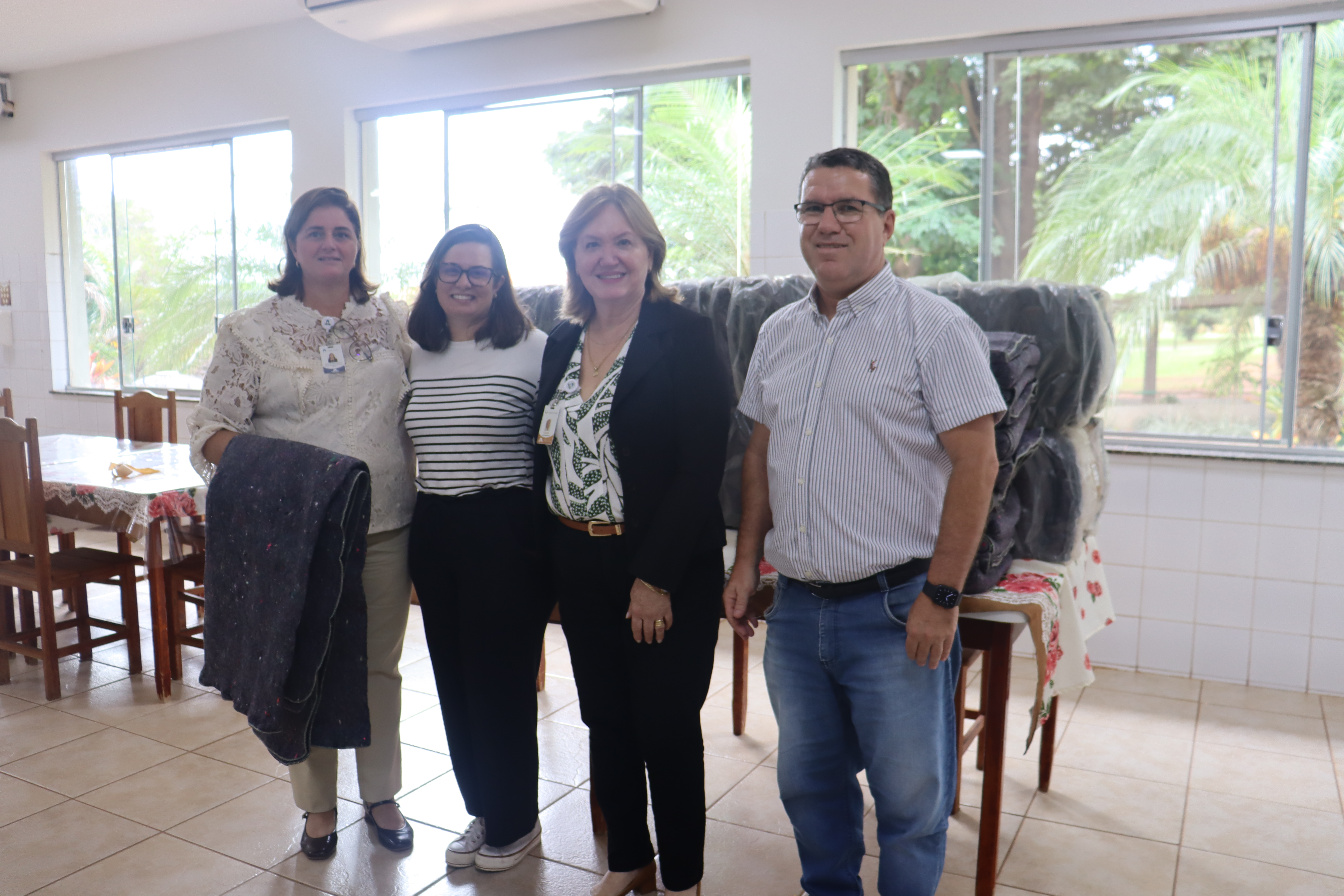 COCAM doa 70 cobertores ao Recanto Monsenhor Albino