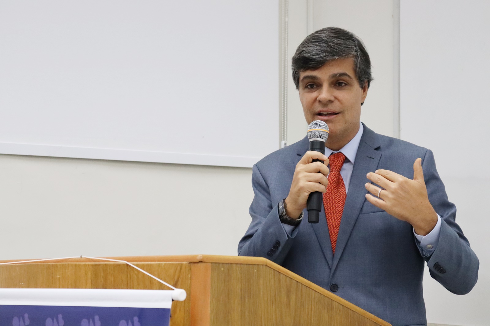 Evento com presidente da OAB-São Paulo na Unifipa destaca impacto da IA na prática jurídica