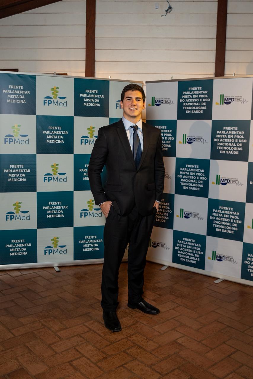 Aluno da FAMECA participa de encontro nacional da Frente Parlamentar da Medicina