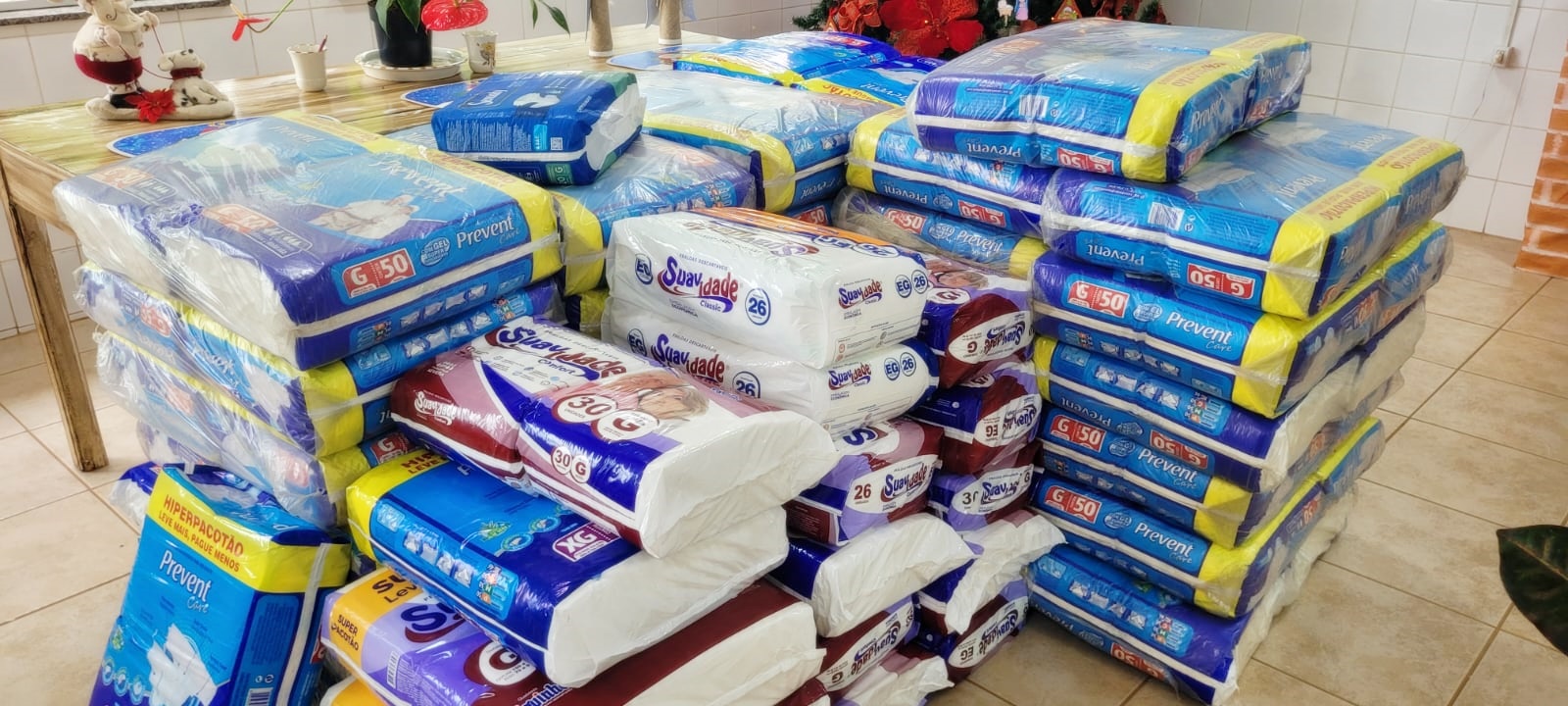 Ação solidária da Usina São Domingos entrega fraldas geriátricas no Recanto Monsenhor Albino