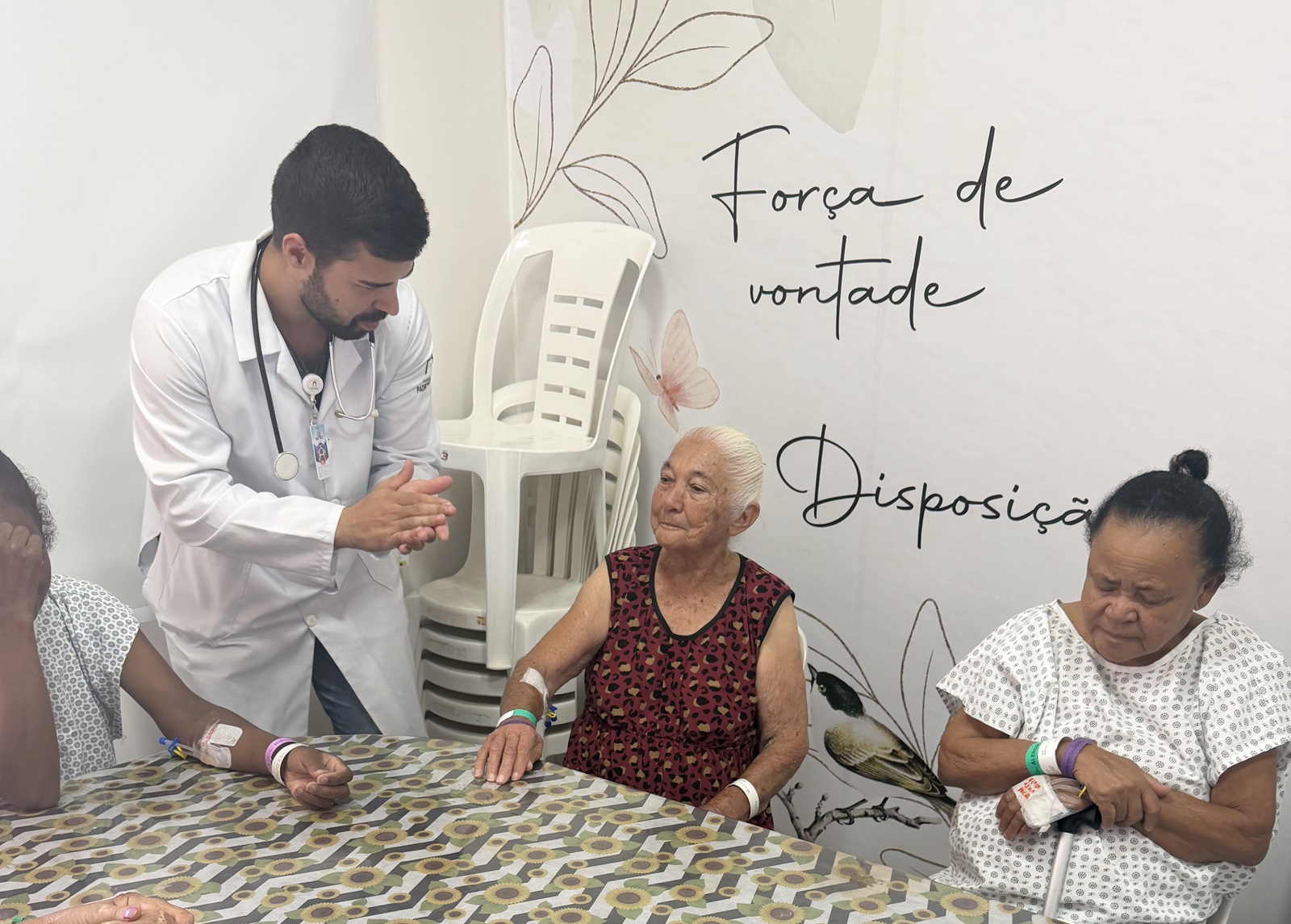 HEC promove conscientização sobre a Doença de Alzheimer com pacientes idosos