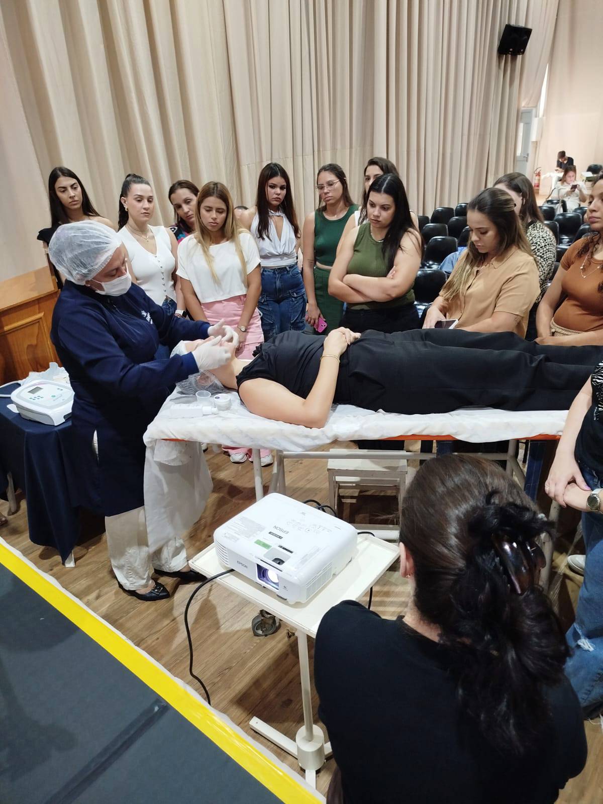 UNIFIPA realiza abertura oficial da pós-graduação em Estética com demonstrações técnicas